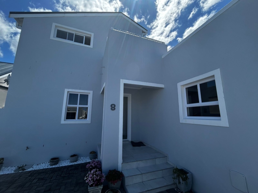 3 Bedroom Property for Sale in Sandbaai Western Cape